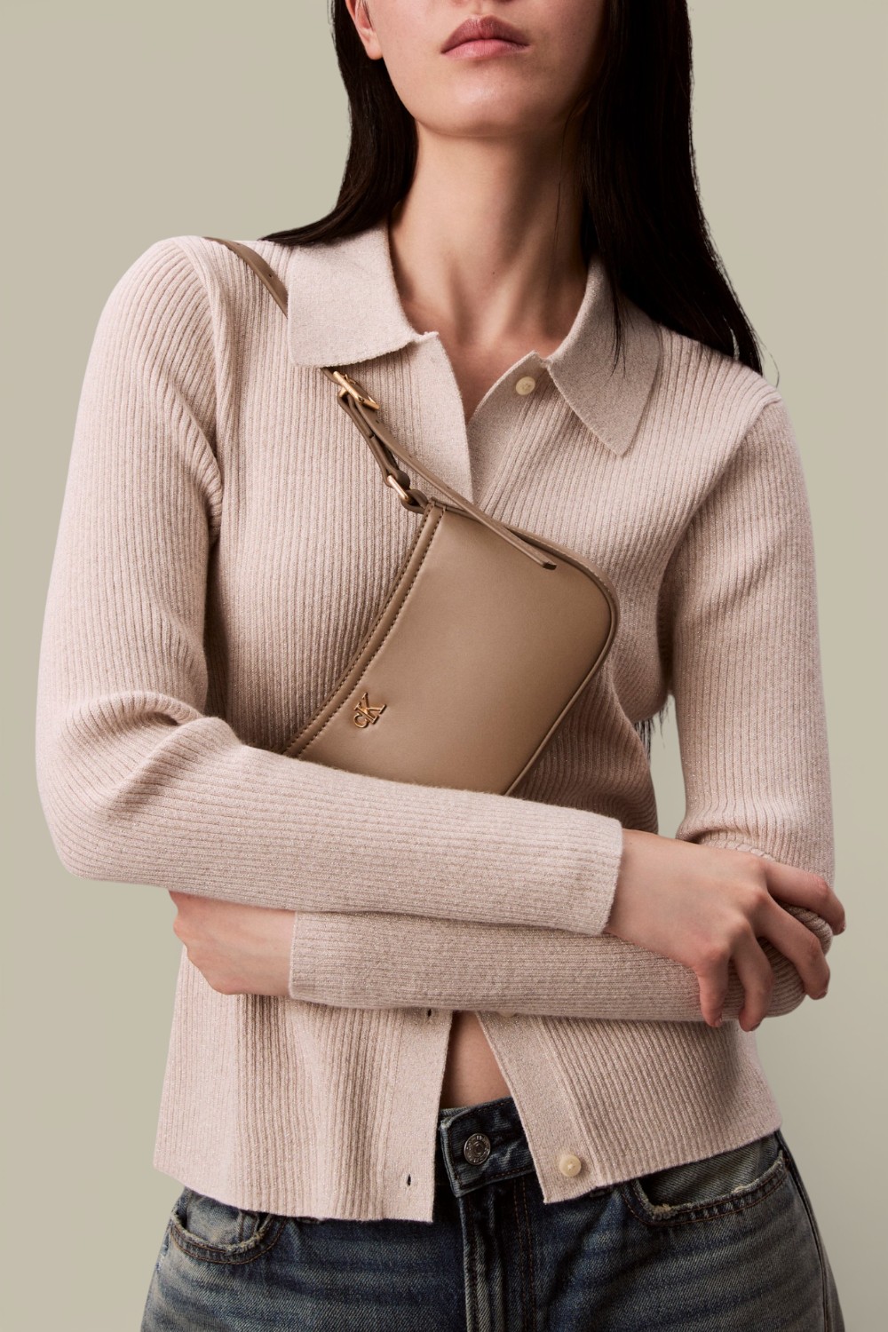 תמונת כל הלוק של תיק כתף מיני